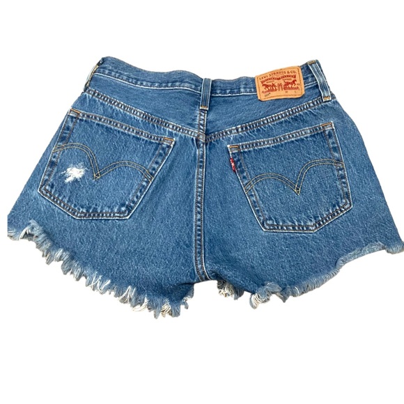 Levi’s Women’s 501 Cutoff Denim Jean Shorts size 26. - Picture 4 of 7